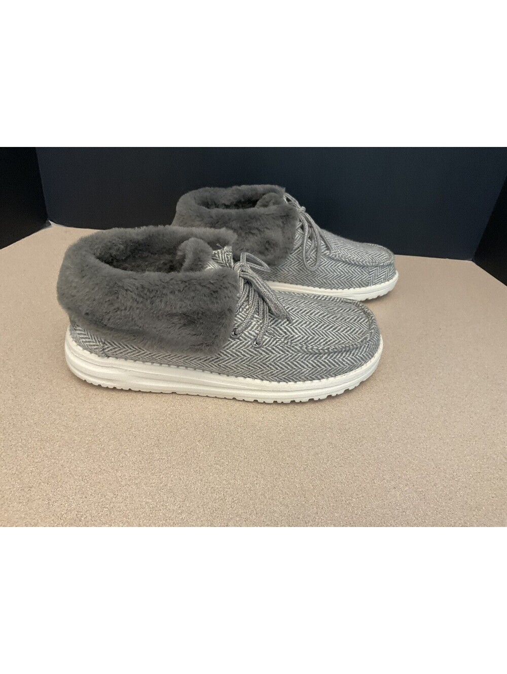 Womens Hey Dude Herringbone Grey Faux Fur Booties Boots. Size 7. Great Condition